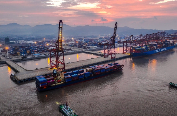 寧波貨代公司如同一座堅(jiān)實(shí)的橋梁，連接著世界各地的貿(mào)易往來(lái)